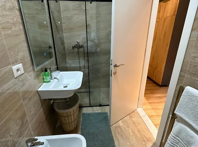 Homerent 21 Square *