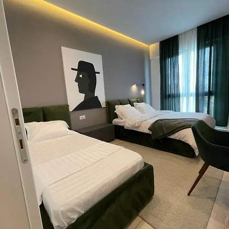 21 Square Luxury Center * Тирана