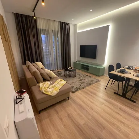 21 Square Luxury Center Тирана