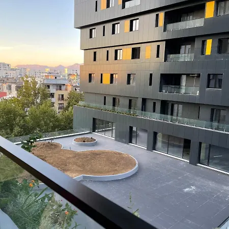 21 Square Luxury Center Тирана