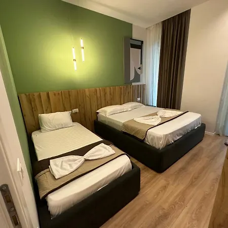 21 Square Luxury Center Тирана