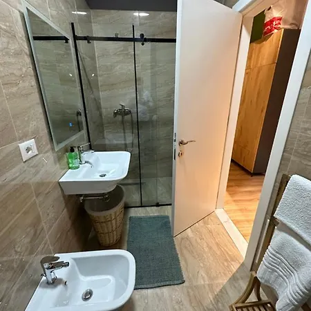 21 Square Luxury Center *