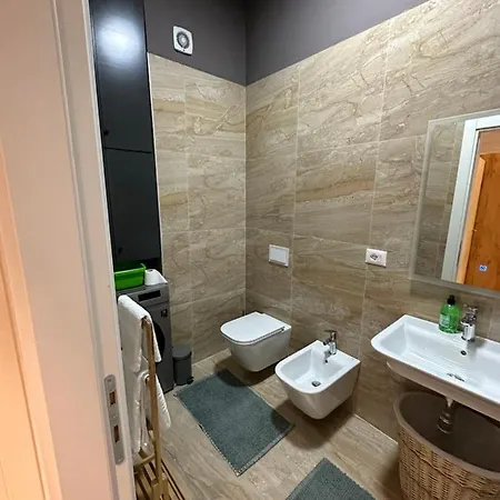 21 Square Luxury Center
